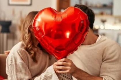 გულები და ვარსკვლავები ზოდიაქოს ფონზე — იღბლიანი დღეები სიყვარულისთვის