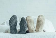 აიღეთ წინდა, ჩაყარეთ მარილი… – მინეროლოგის რჩევა ავადმყოფობის დროს